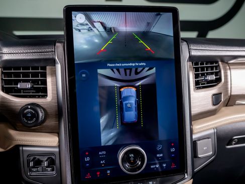 Used 2023 Ford Expedition Limited image 11