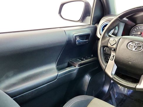 Used 2021 Toyota Tacoma TRD Off-Road w/ Technology Package AWD/4WD image 23