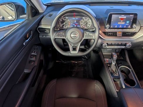 Used 2024 Nissan Altima 2.5 SV FWD image 15
