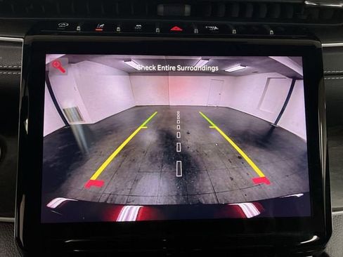 Used 2025 Jeep Grand Cherokee L Limited w/ Black Appearance Package image 15