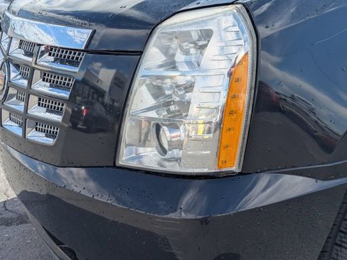 Used 2013 Cadillac Escalade Luxury AWD/4WD image 12