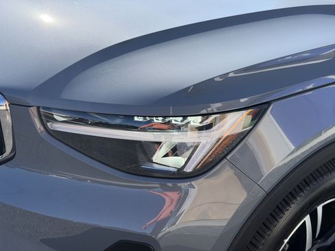 Certified 2023 Volvo XC40 B4 Core w/ Climate Package image 7