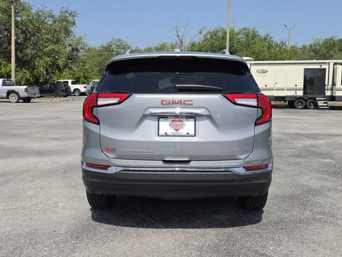 Used 2024 GMC Terrain SLT FWD image 4