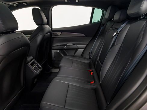 Used 2024 Maserati Grecale GT image 19