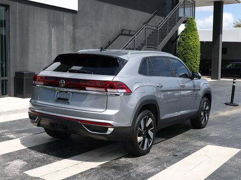 Used 2024 Volkswagen Atlas Cross Sport SE FWD image 4