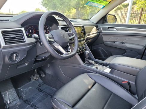 Used 2023 Volkswagen Atlas SE w/ Panoramic Sunroof Package FWD image 11