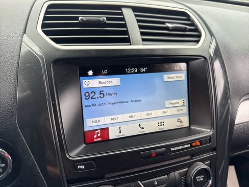 Used 2017 Ford Explorer XLT w/ Equipment Group 202A FWD image 35