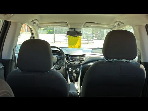 Used 2022 Chevrolet Trax LS w/ Tint and Cruise Package FWD image 27