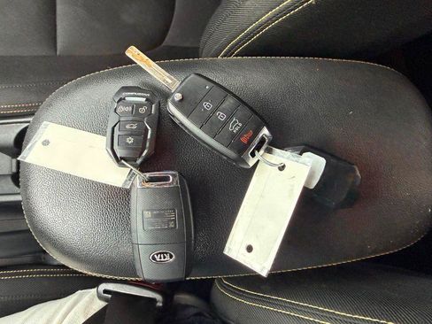 Used 2014 Kia Soul + FWD image 29