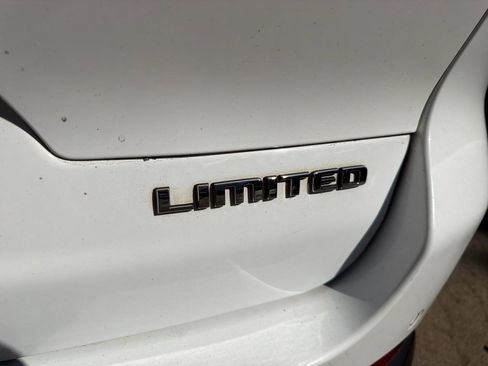 Used 2022 Jeep Grand Cherokee L Limited image 9