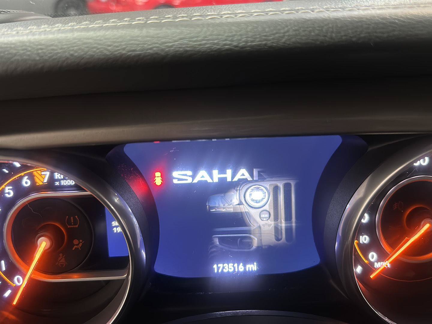 Used 2018 Jeep Wrangler Unlimited Sahara w/ Cold Weather Group AWD/4WD image 19
