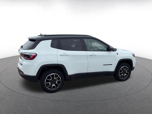 Used 2025 Jeep Compass Trailhawk AWD/4WD image 11