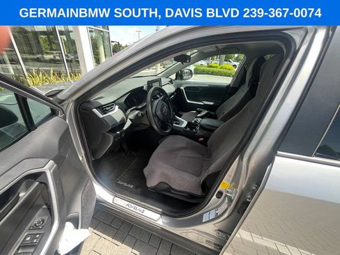 Used 2019 Toyota RAV4 LE AWD/4WD image 17