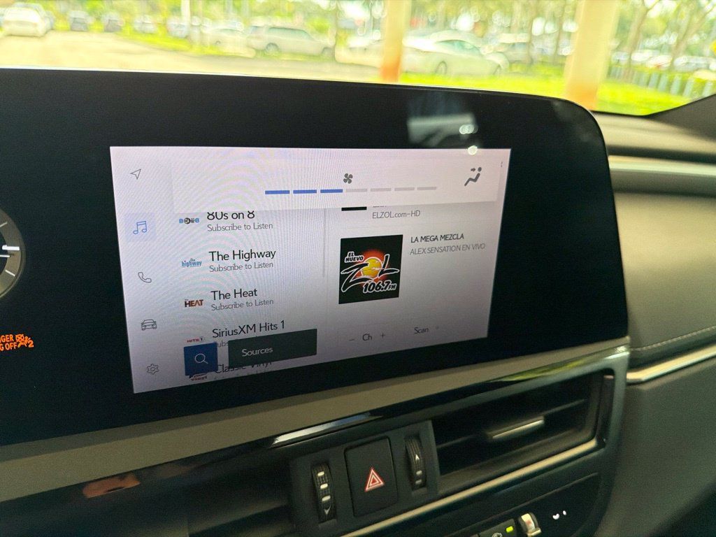 Used 2024 Lexus ES 350 F Sport w/ Accessory Package (Z2) FWD image 8