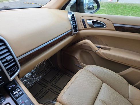 Used 2013 Porsche Cayenne image 21