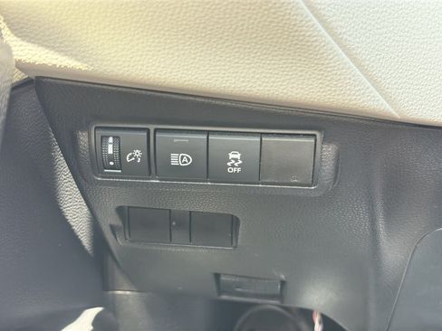 Used 2026 Toyota Corolla Cross LE FWD image 11