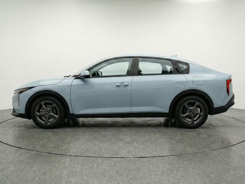 Used 2025 Kia K4 LXS image 5