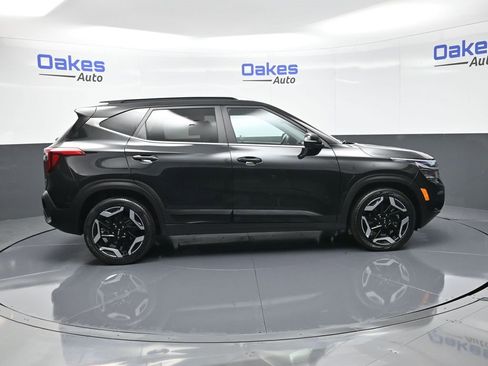 Certified 2024 Kia Seltos SX w/ SX Sunroof Package image 9