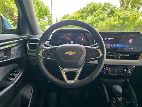Used 2024 Chevrolet TrailBlazer LT w/ LT Cold Weather Package AWD/4WD image 16