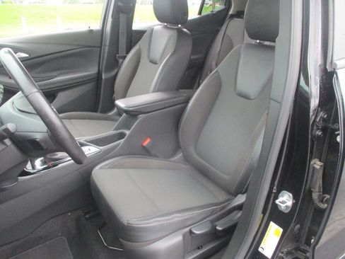 Certified 2021 Buick Encore GX Preferred w/ Sport Touring Package FWD image 17
