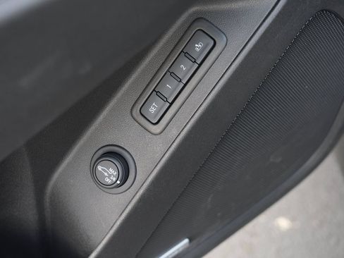 Used 2024 Chevrolet Equinox Premier AWD/4WD image 18