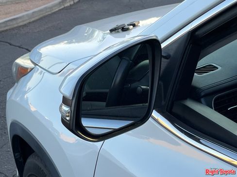 Used 2019 Toyota Highlander XLE AWD/4WD image 9