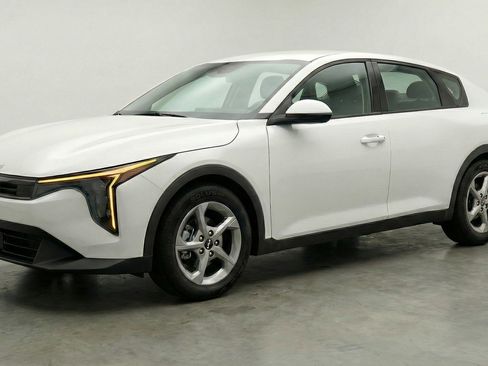 Used 2025 Kia K4 LXS image 3