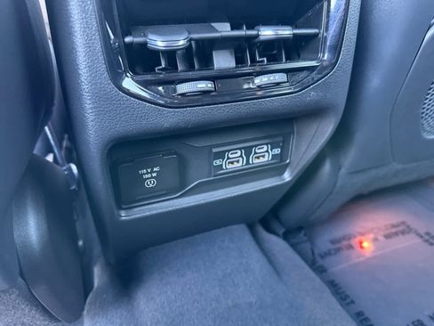 Used 2023 Jeep Grand Cherokee L Overland image 27