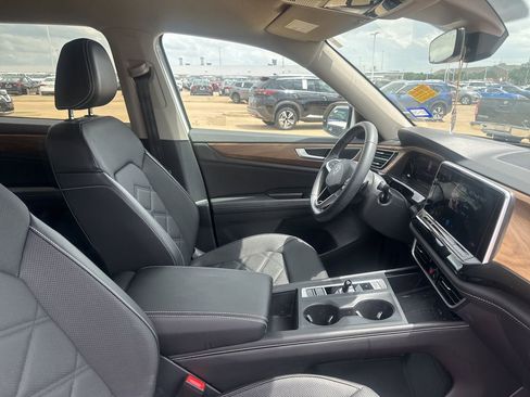 Used 2024 Volkswagen Atlas SE FWD image 29