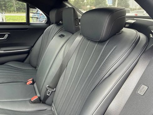 Used 2022 Mercedes-Benz S 500 4MATIC w/ AMG Line Package image 17