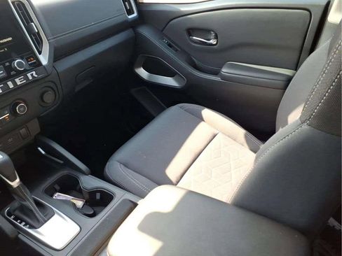 Used 2025 Nissan Frontier SV RWD image 12