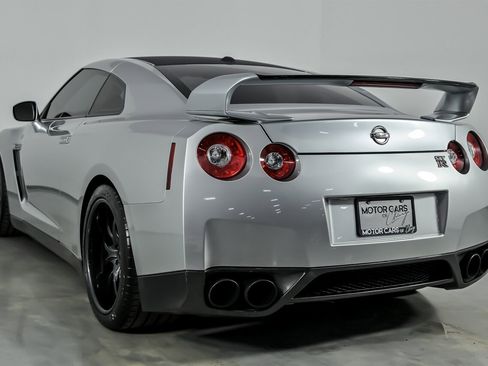 Used 2009 Nissan GT-R Premium image 9
