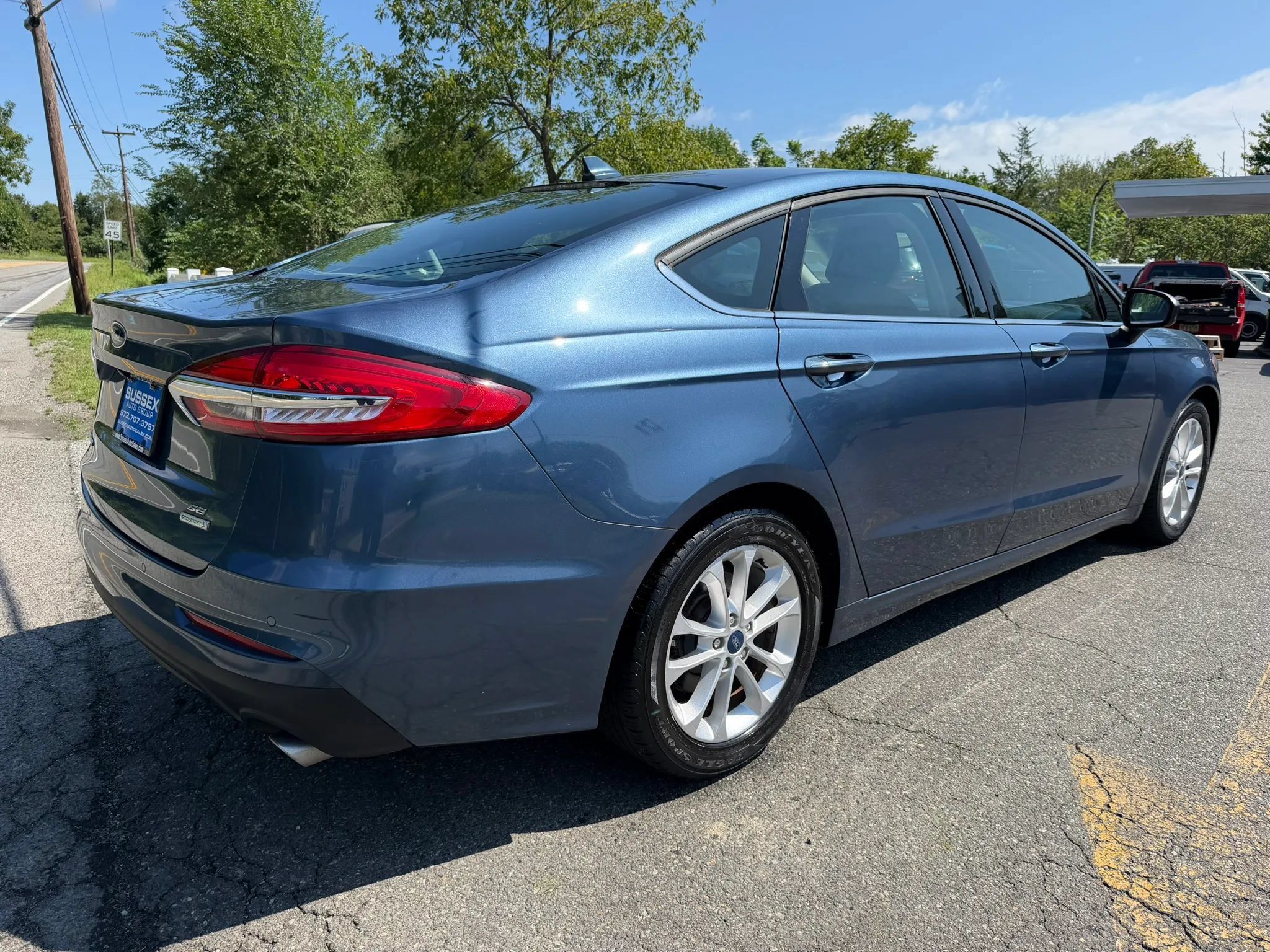 Used 2019 Ford Fusion SE FWD image 6