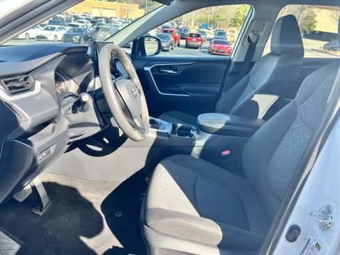 Used 2021 Toyota RAV4 XLE image 10