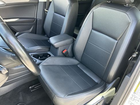 Used 2019 Volkswagen Tiguan SE FWD image 18
