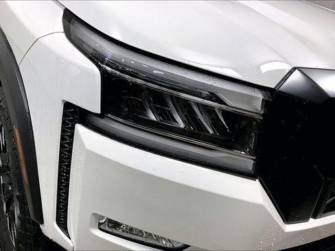 Used 2024 Nissan Frontier PRO-4X w/ Off-Road Protection Package image 28