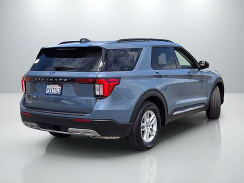 Used 2025 Ford Explorer Active w/ Active Comfort Package RWD image 4