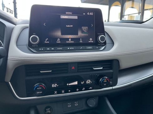 Used 2025 Nissan Rogue SV image 18