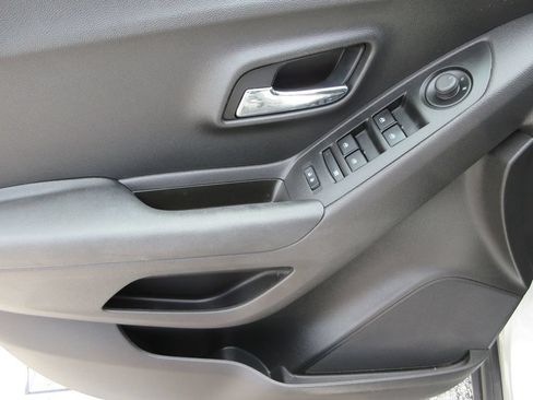 Certified 2020 Chevrolet Trax LT FWD image 22