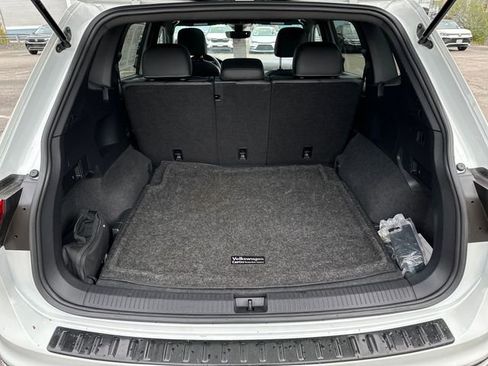 Certified 2023 Volkswagen Tiguan SE R-Line AWD/4WD image 33