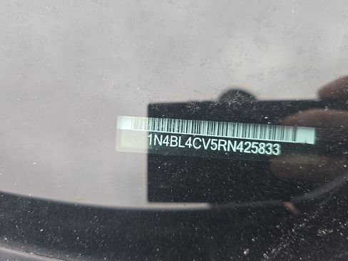 Used 2024 Nissan Altima 2.5 SR w/ SR Premium Package image 6