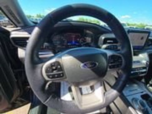 Used 2023 Ford Explorer XLT AWD/4WD image 14