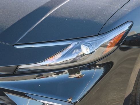 Certified 2025 Toyota Camry SE image 5