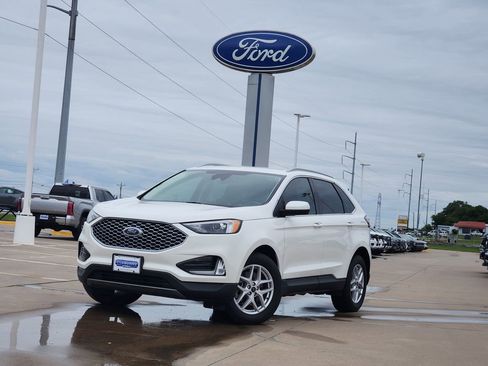 Used 2024 Ford Edge SEL w/ Convenience Package AWD/4WD image 3