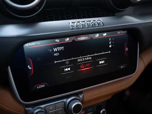 Certified 2019 Ferrari Portofino image 45