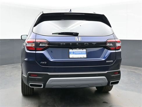 New 2025 Honda Pilot Touring image 9