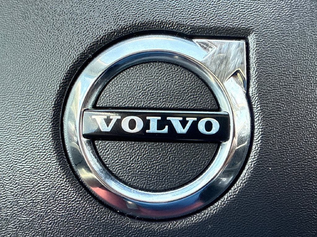 Used 2023 Volvo XC60 B5 Ultimate w/ Climate Package AWD/4WD image 28