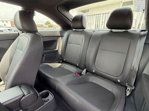 Used 2018 Volkswagen Beetle 2.0T FWD image 31