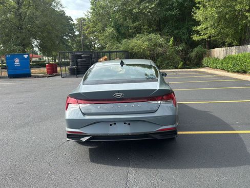 Used 2022 Hyundai Elantra SEL w/ Convenience + Premium Package FWD image 10