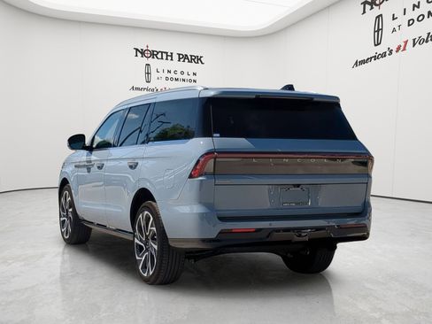 New 2026 Lincoln Navigator Reserve AWD/4WD image 5